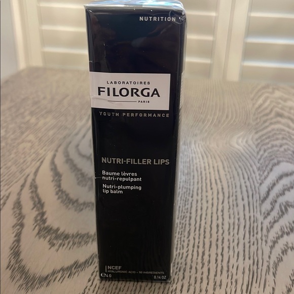 Black and White Moisturizer Skincare - Picture 1 of 1